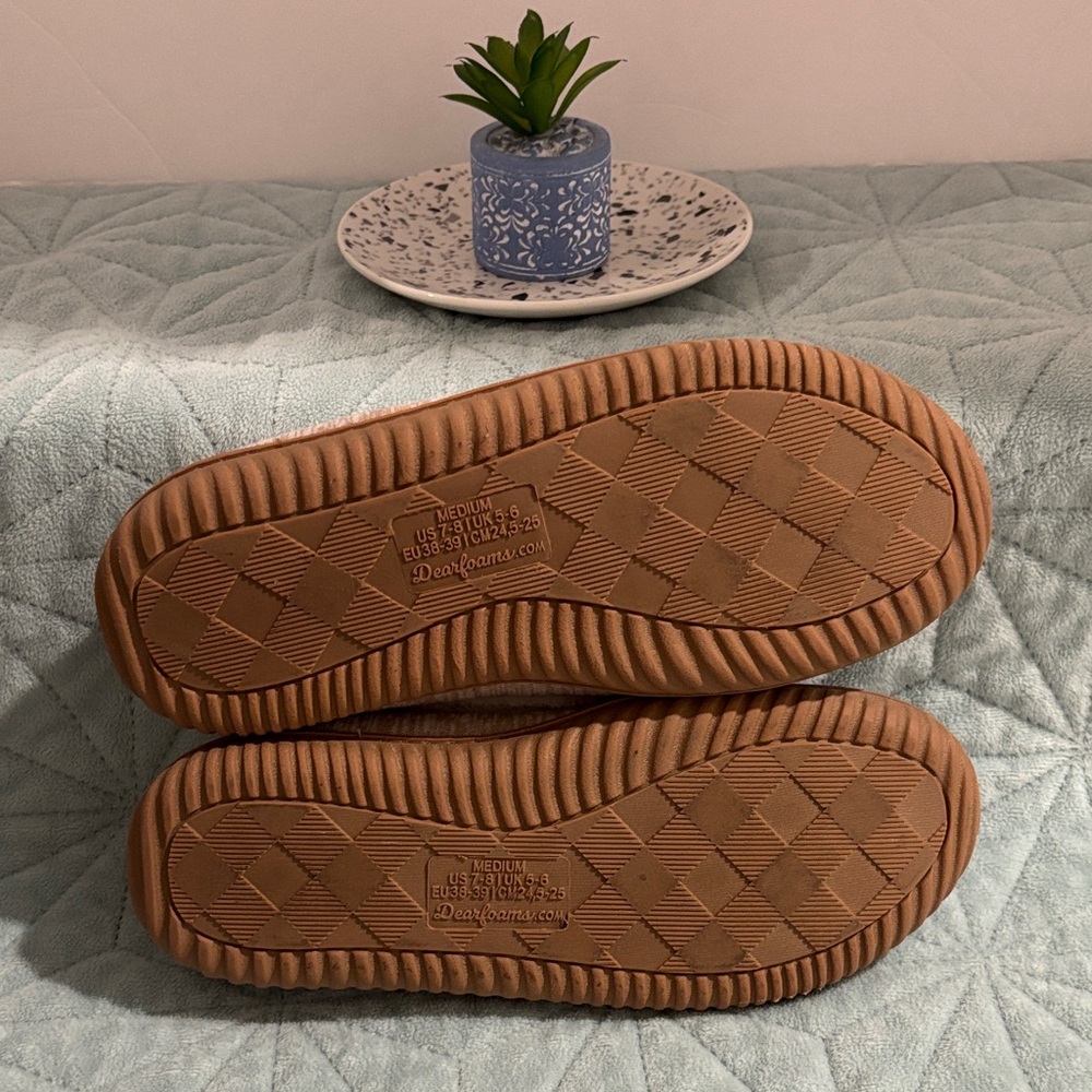 Dearfoams Women’s Size 7/8 medium Cozy Slippers - Picture 5 of 7